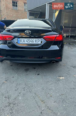 Седан Toyota Camry 2018 в Киеве