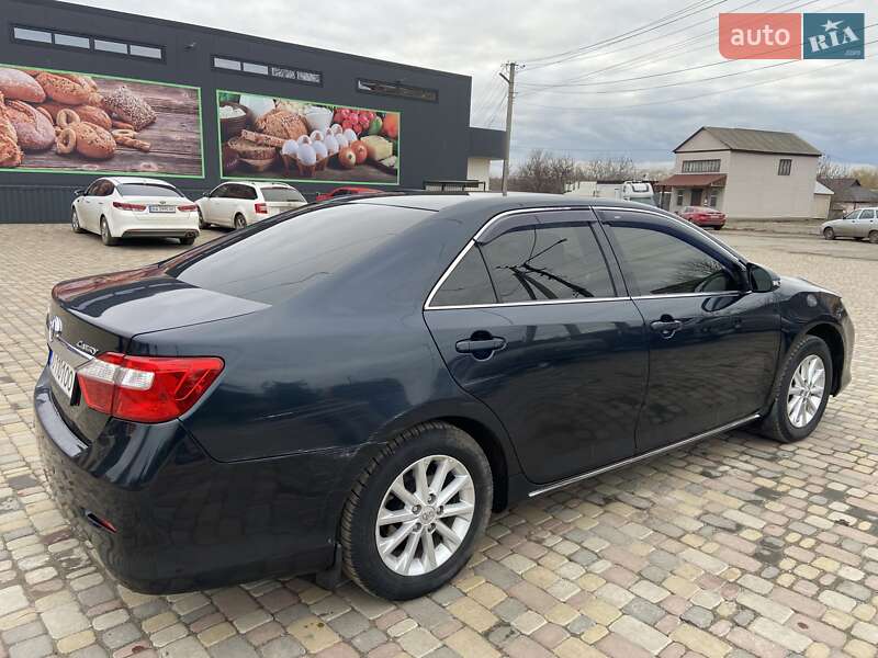 Седан Toyota Camry 2012 в Любашевке