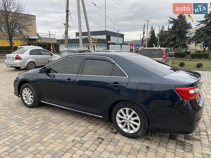Седан Toyota Camry 2012 в Любашевке