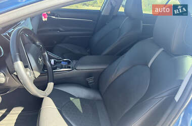 Седан Toyota Camry 2018 в 