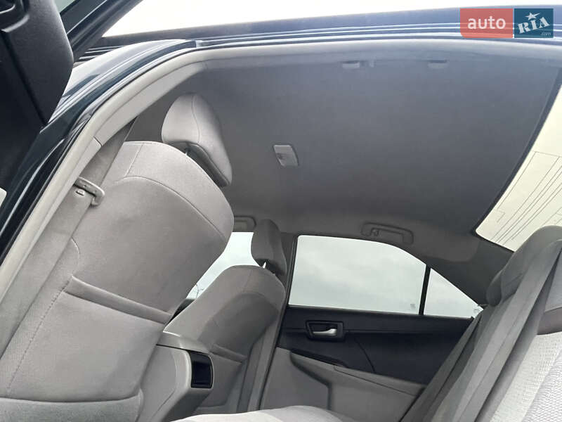 Седан Toyota Camry 2013 в Староконстантинове