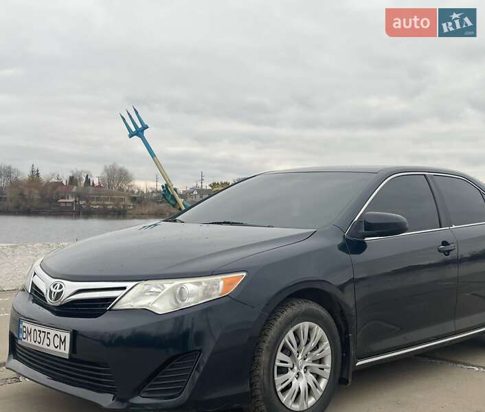 Седан Toyota Camry 2013 в Староконстантинове