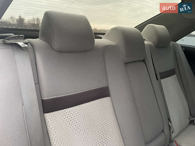 Седан Toyota Camry 2013 в Староконстантинове