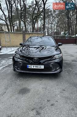 Седан Toyota Camry 2019 в Днепре