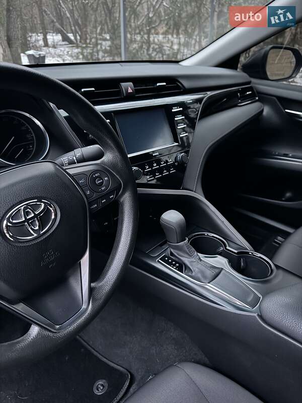 Седан Toyota Camry 2019 в Дніпрі