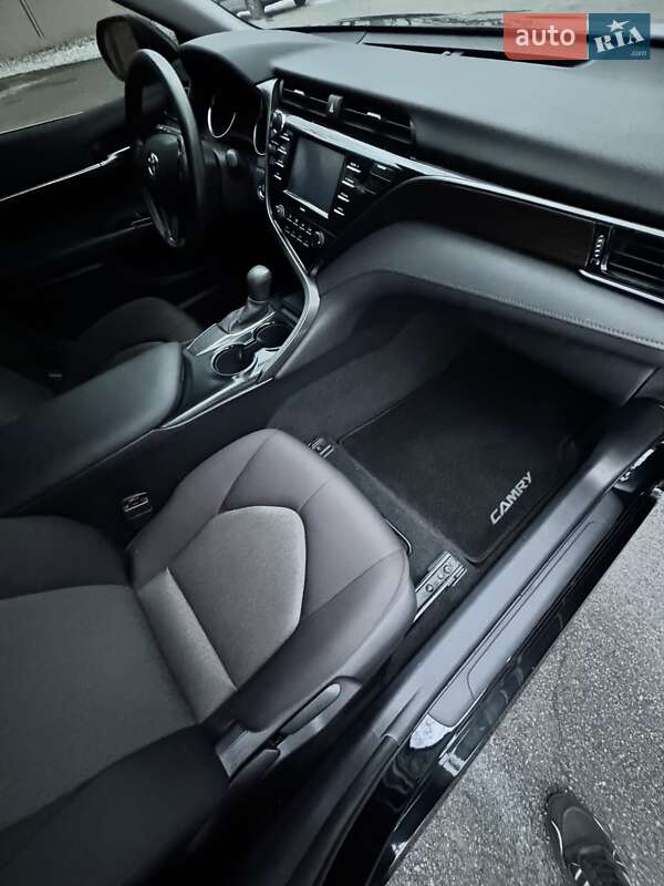 Седан Toyota Camry 2019 в Дніпрі