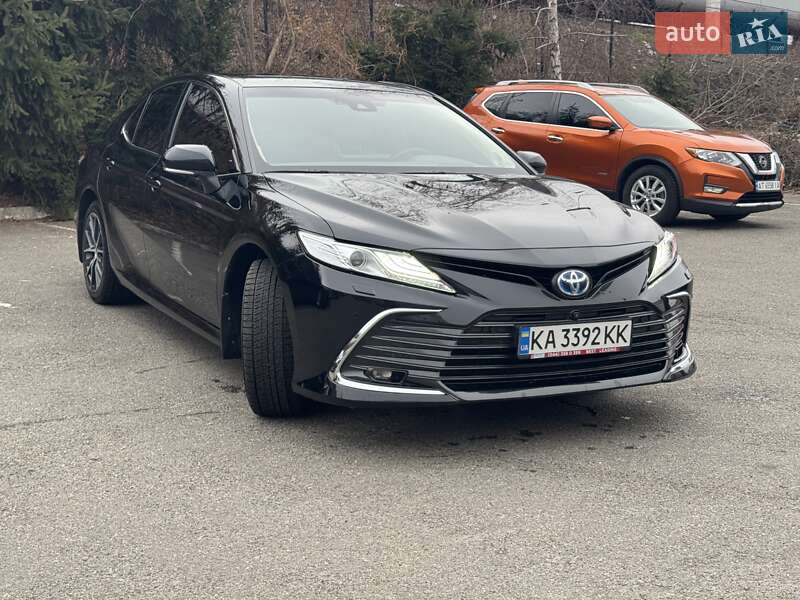 Седан Toyota Camry 2023 в Києві