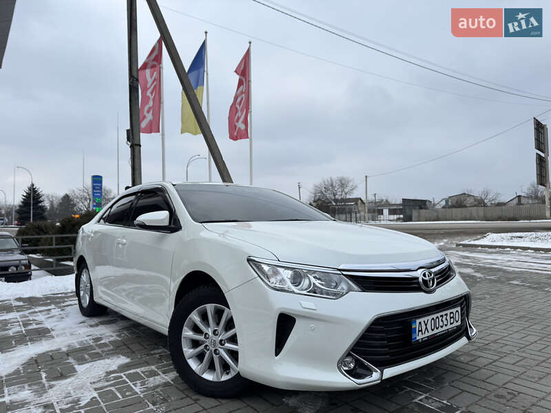 Седан Toyota Camry 2016 в Харкові