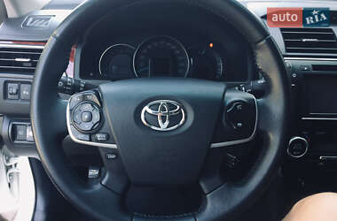 Седан Toyota Camry 2013 в Кривом Роге