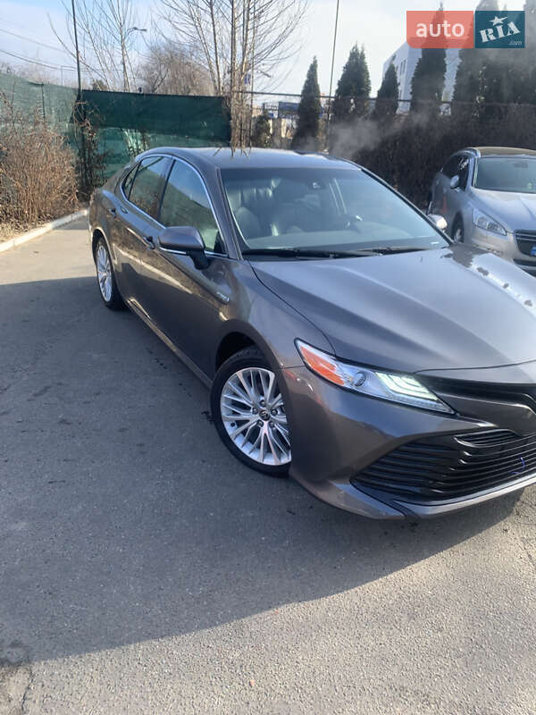 Седан Toyota Camry 2020 в Киеве