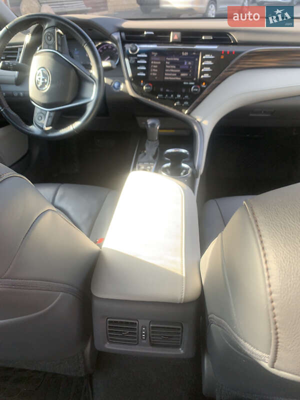 Седан Toyota Camry 2020 в Киеве