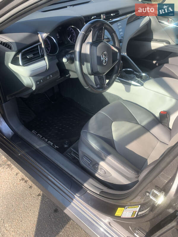 Седан Toyota Camry 2020 в Киеве