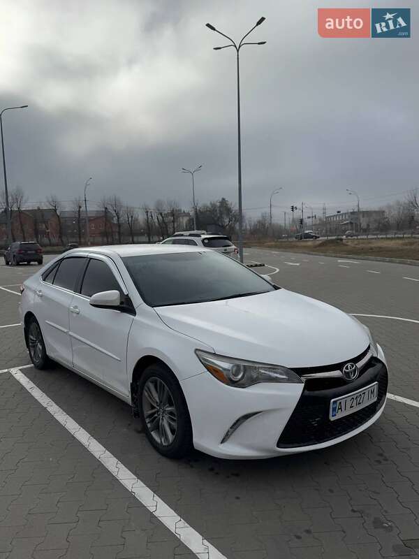 Седан Toyota Camry 2016 в Нових Петрівцях