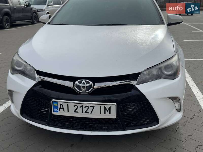 Седан Toyota Camry 2016 в Новых Петровцах