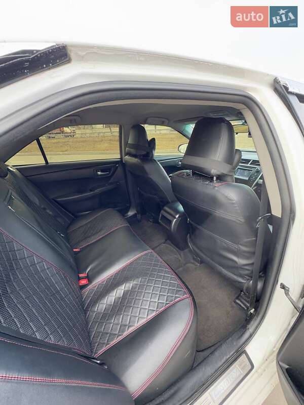 Седан Toyota Camry 2016 в Новых Петровцах