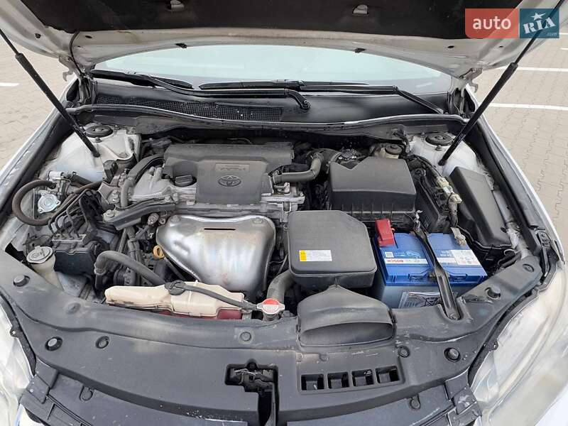 Седан Toyota Camry 2016 в Новых Петровцах