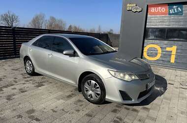 Седан Toyota Camry 2012 в Каменке-Бугской