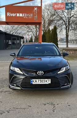 Седан Toyota Camry 2023 в Киеве