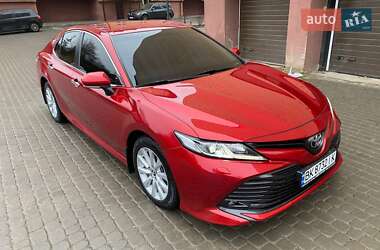 Седан Toyota Camry 2018 в Виннице