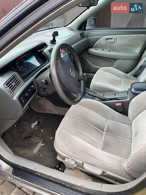 Седан Toyota Camry 1999 в Раздельной