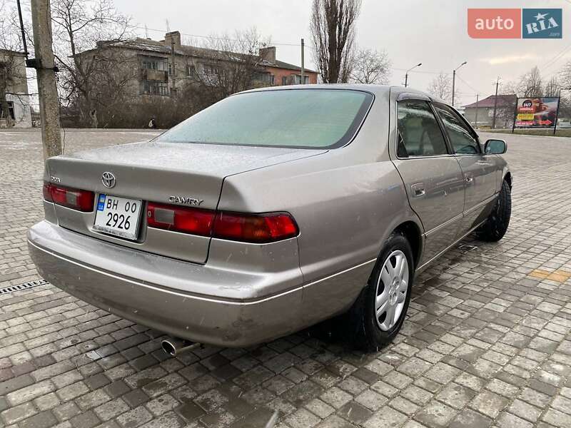 Седан Toyota Camry 1999 в Раздельной