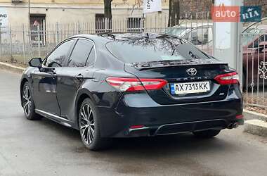 Седан Toyota Camry 2018 в Харькове