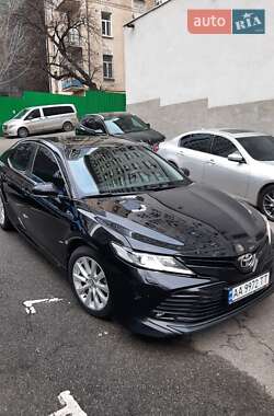 Седан Toyota Camry 2018 в Киеве