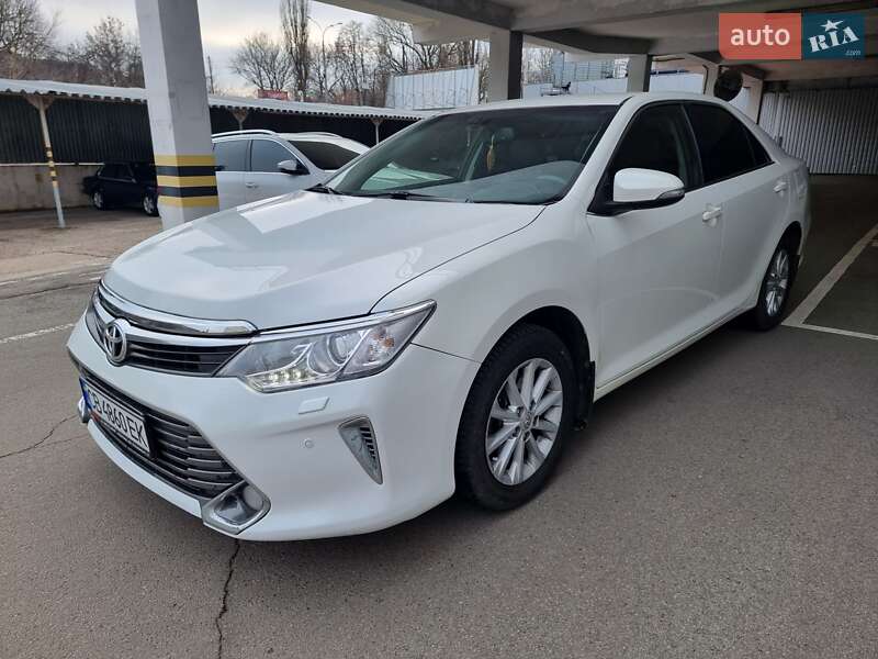 Седан Toyota Camry 2014 в Чернигове