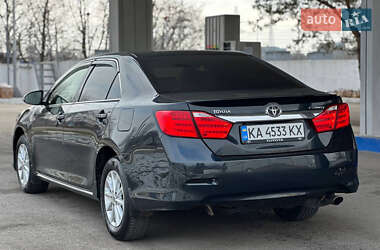 Седан Toyota Camry 2014 в Днепре