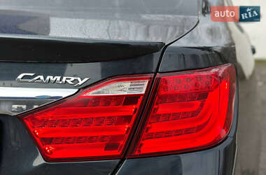 Седан Toyota Camry 2014 в Днепре