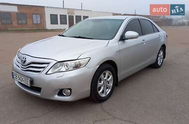 Седан Toyota Camry 2010 в Прилуках