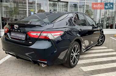 Седан Toyota Camry 2019 в Чернігові