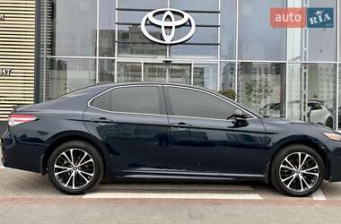 Седан Toyota Camry 2019 в Чернігові