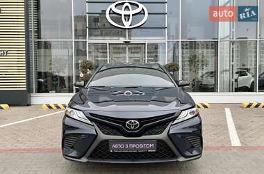 Седан Toyota Camry 2019 в Чернігові