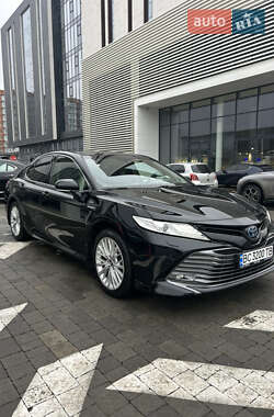 Седан Toyota Camry 2019 в Львові