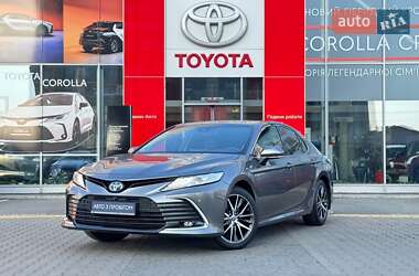 Седан Toyota Camry 2023 в Ивано-Франковске