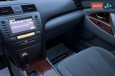 Седан Toyota Camry 2010 в 