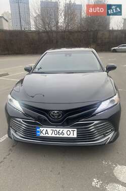 Седан Toyota Camry 2018 в Києві