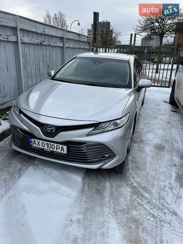 Седан Toyota Camry 2019 в Києві