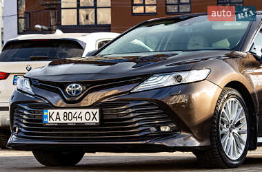 Седан Toyota Camry 2019 в Львове