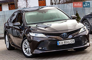 Седан Toyota Camry 2019 в Львове