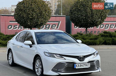 Седан Toyota Camry 2017 в Киеве