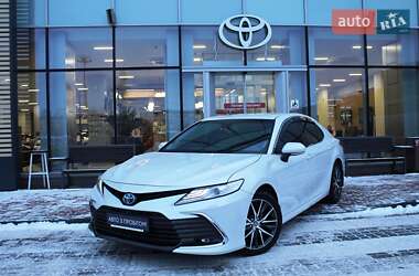 Седан Toyota Camry 2022 в Киеве