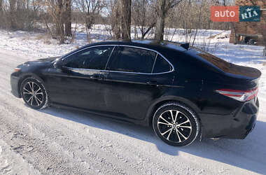 Седан Toyota Camry 2019 в Киеве