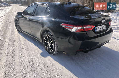 Седан Toyota Camry 2019 в Киеве