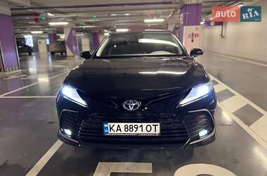 Седан Toyota Camry 2021 в Києві