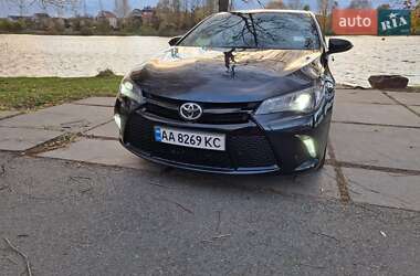 Седан Toyota Camry 2016 в Киеве