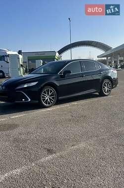 Седан Toyota Camry 2021 в Киеве