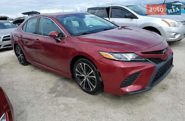 Седан Toyota Camry 2018 в Киеве