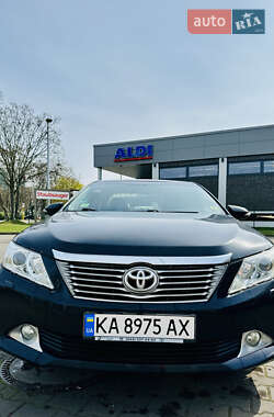 Седан Toyota Camry 2013 в Києві